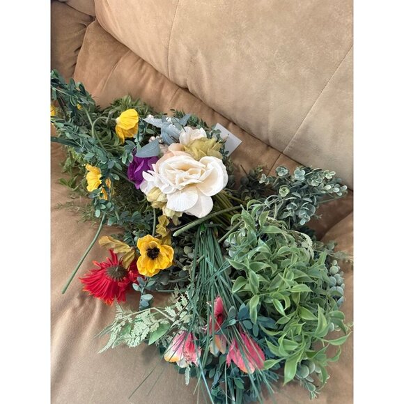 Large lot of faux florals and greenery - Picture 1 of 10